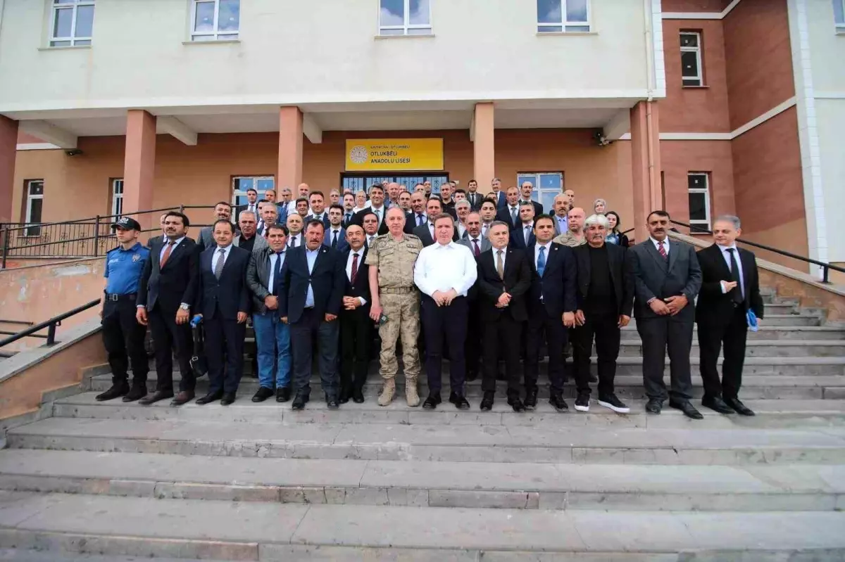 Vali Aydoğdu Muhtarlarla Toplantı Yaptı