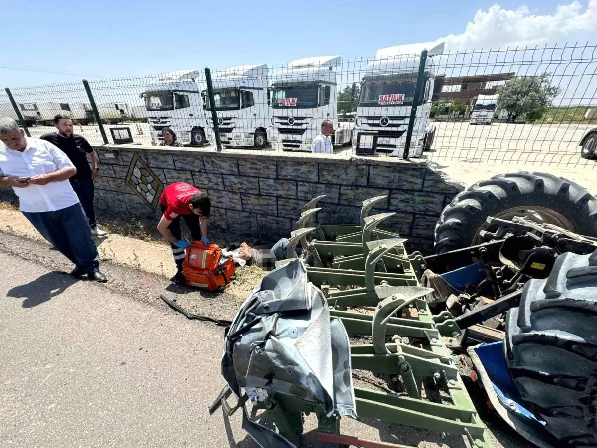 Birecik\'te ilginç kaza: Traktör kültivatöre takıldı