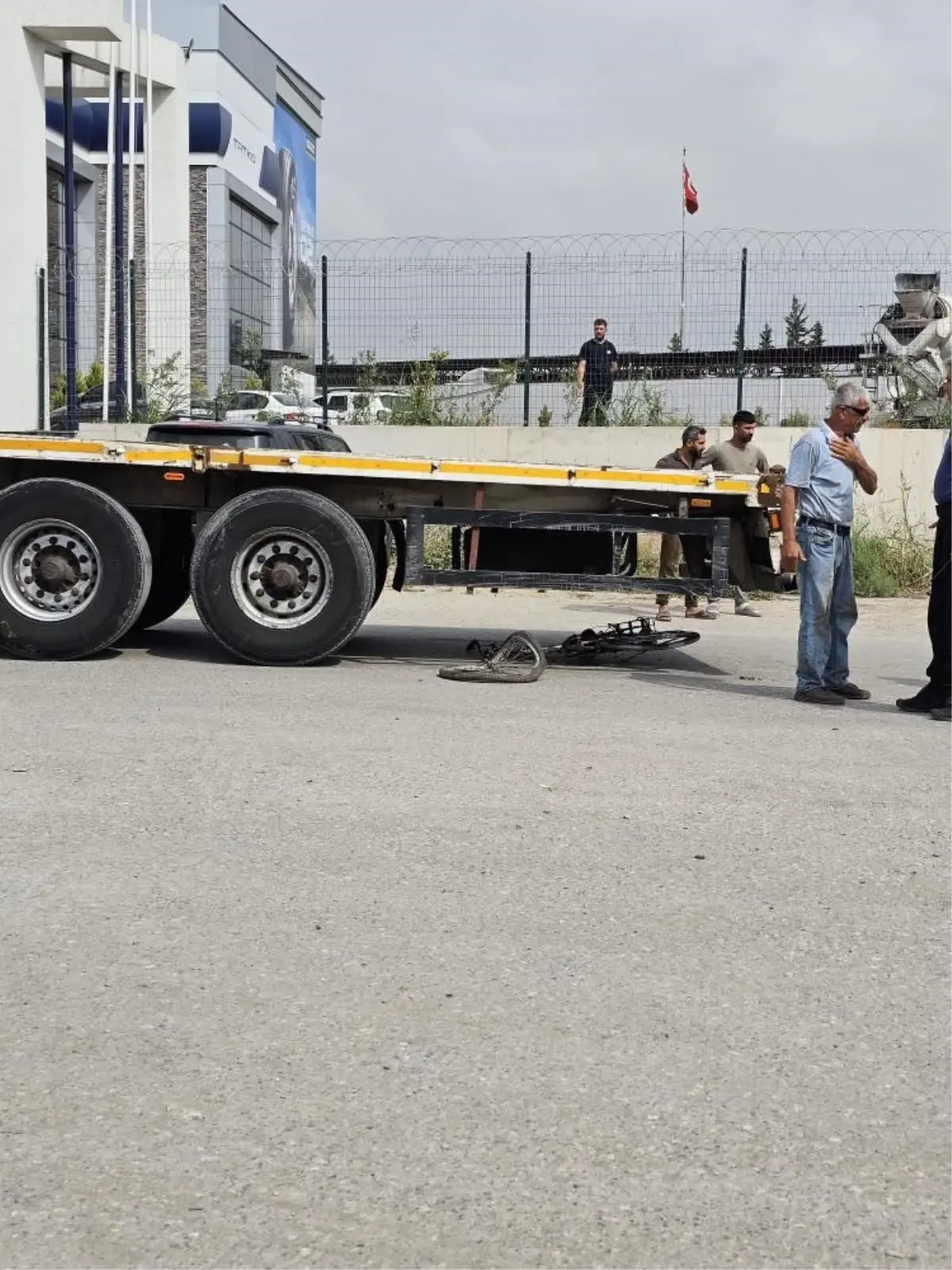 Mersin\'de TIR Kazası: 16 Yaşındaki Öğrenci Öldü