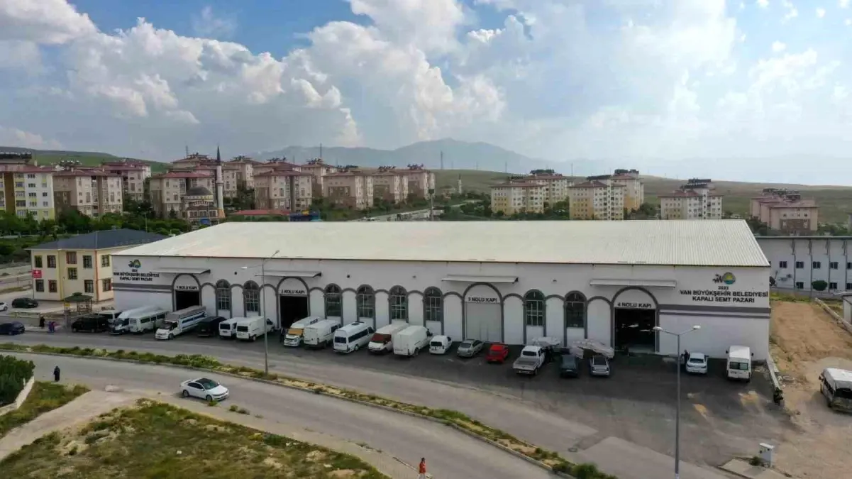 Van\'da Modern Kapalı Semt Pazarı Esnafın Hizmetinde