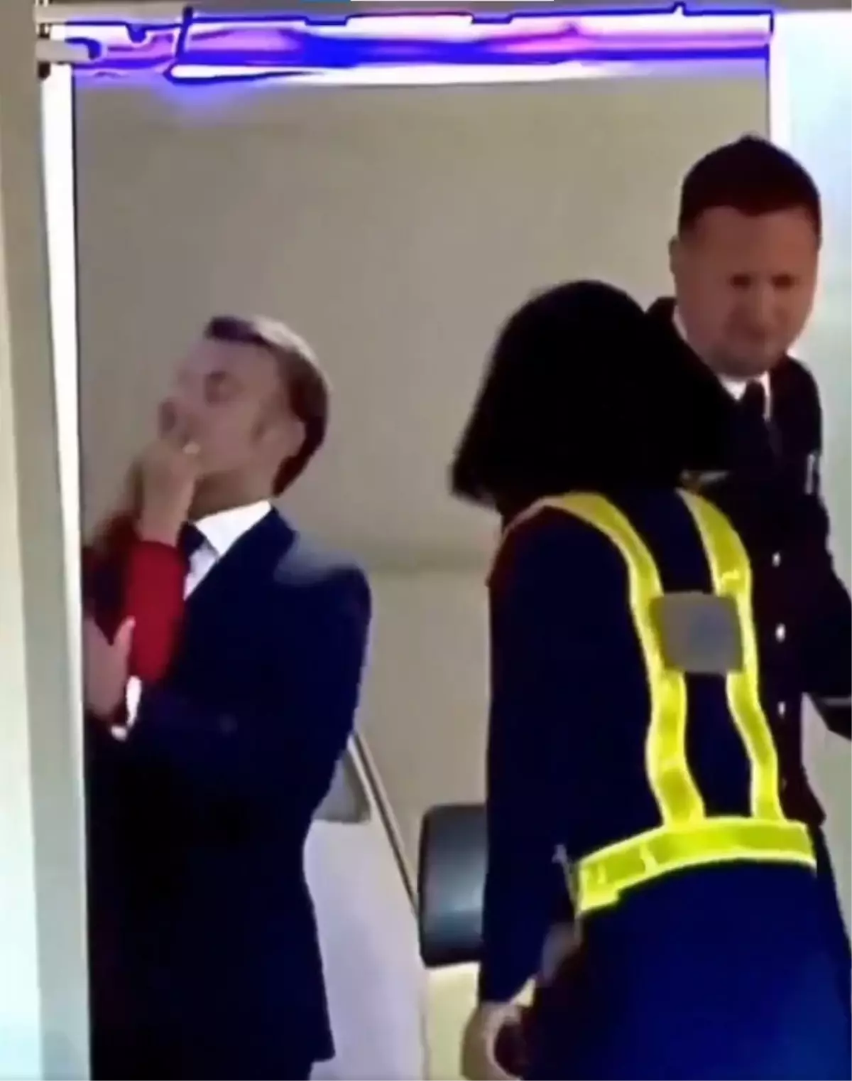 Yediği tokadı unutturmak istiyor! Macron\'dan eşiyle samimi pozlar