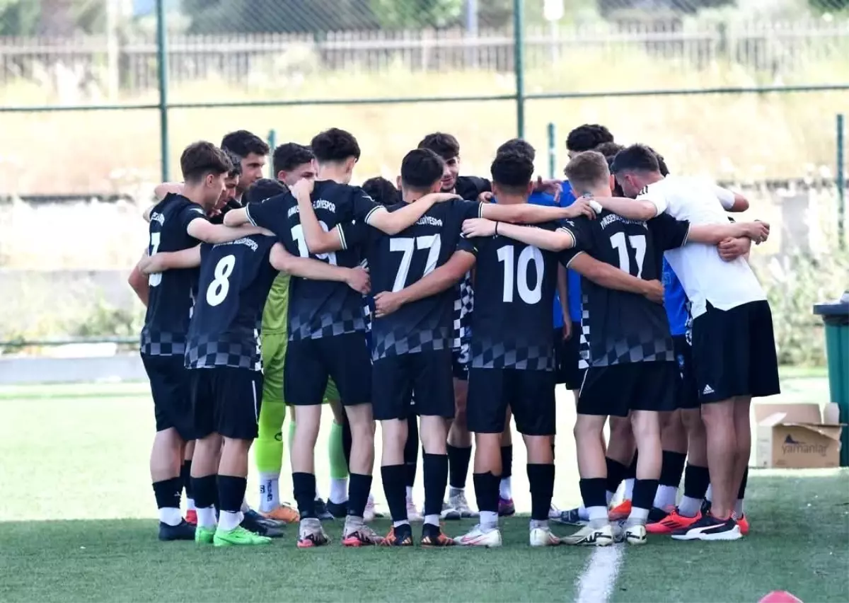 Yunusemre Belediyespor U17 Takımı Türkiye Şampiyonası\'na Katılmaya Hak Kazandı
