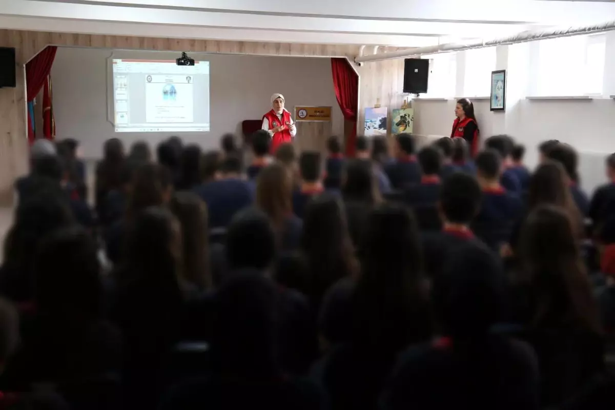 Erzincan\'da Gençlere Terör Bilgilendirmesi