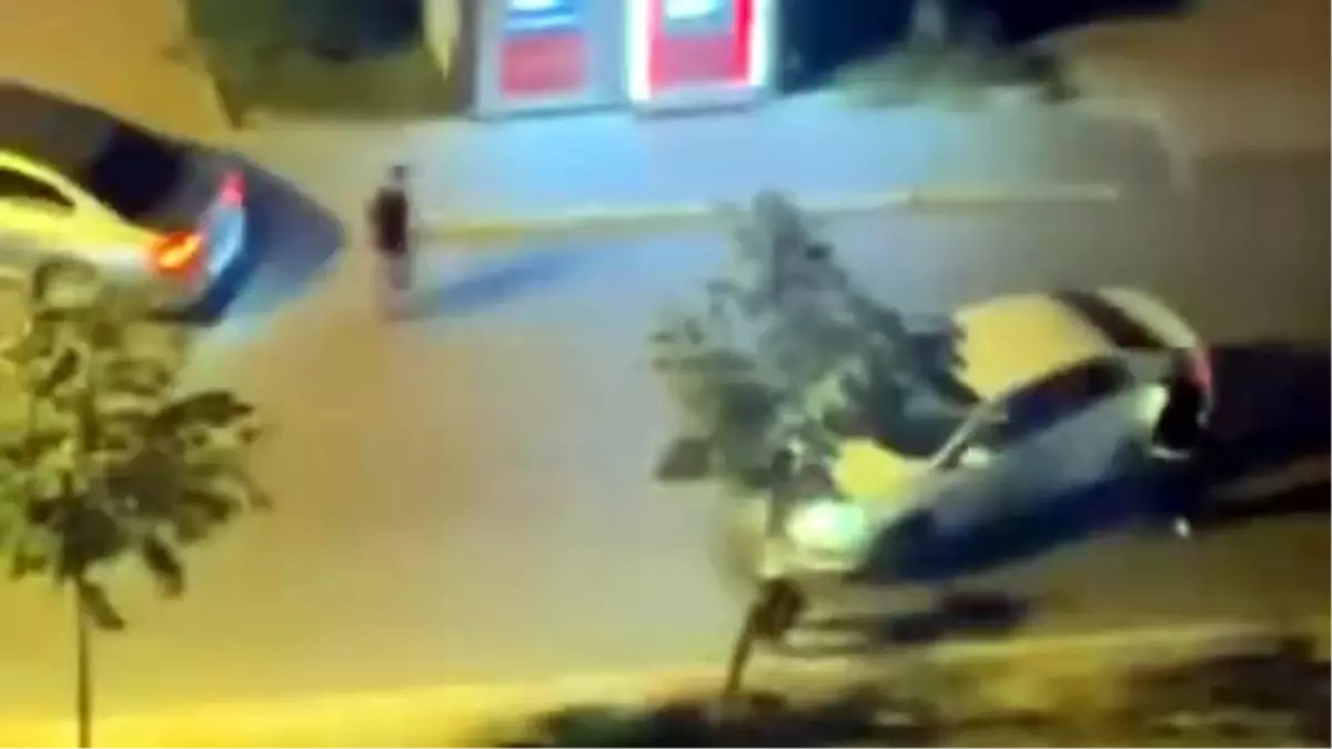 Trafikte Tartışma: Sürücü Diğerinin Üzerine Arabasını Sürdü