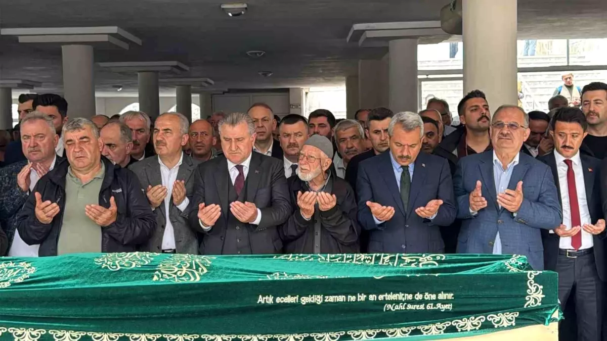 Gençlik ve Spor Bakanı\'nın Amcası Memiş Bak Son Yolculuğuna Uğurlandı