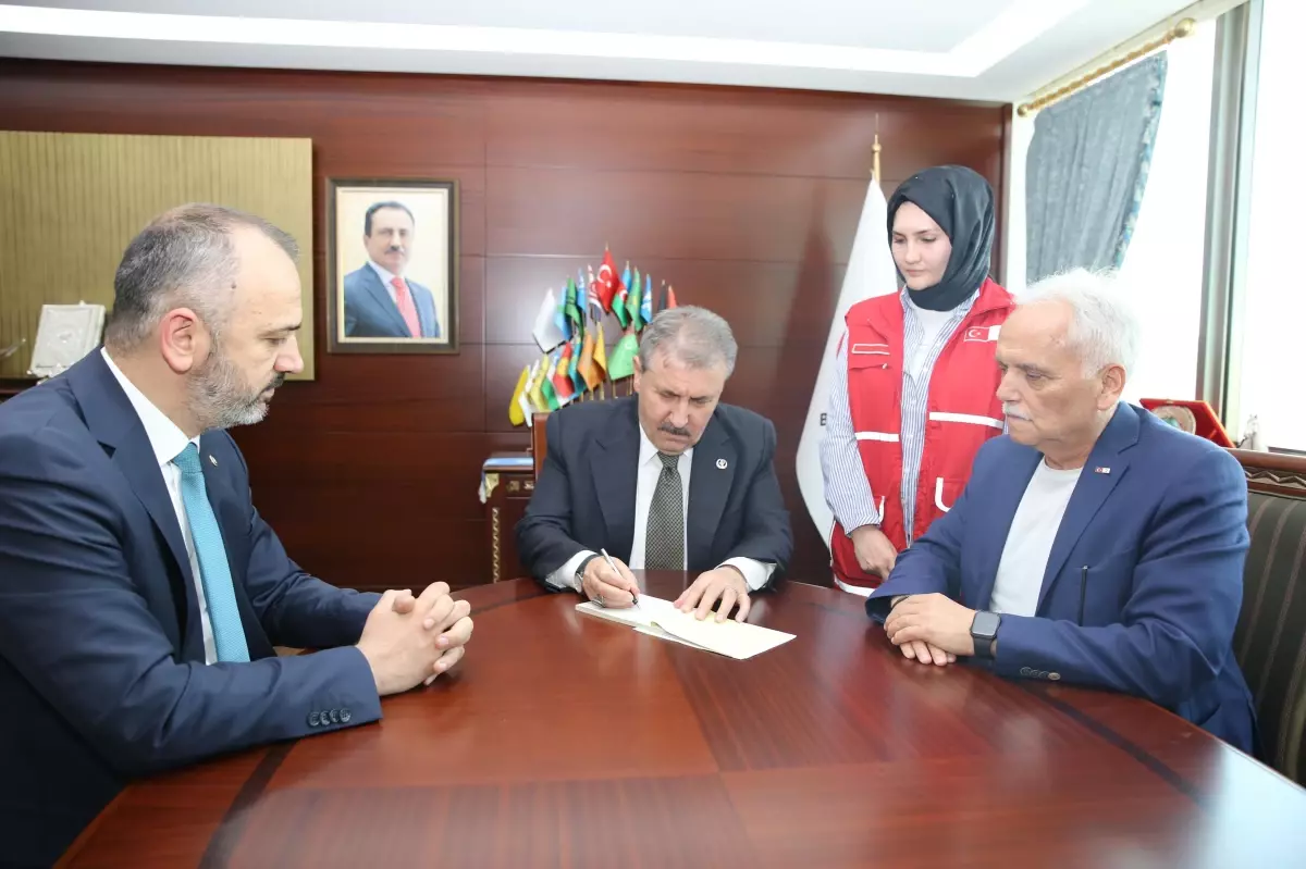 BBP Genel Başkanı Mustafa Destici\'den Türk Kızılay\'ın Kurban Kampanyasına Destek