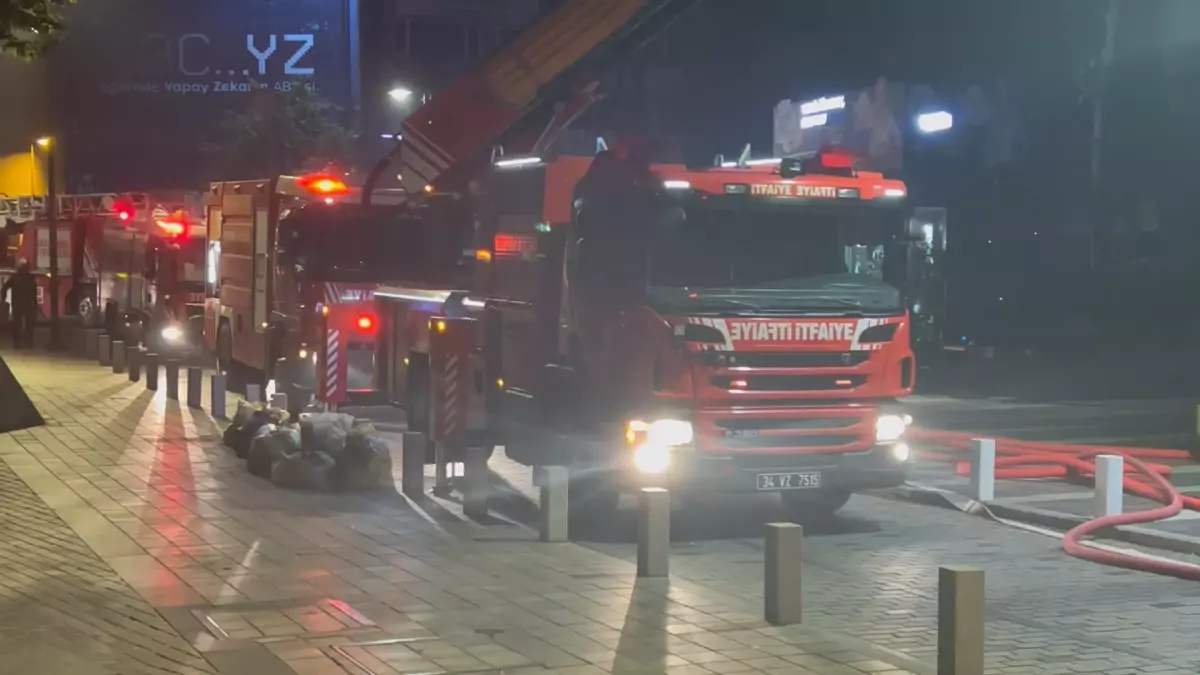 Beşiktaş\'taki Restoranda Yangın