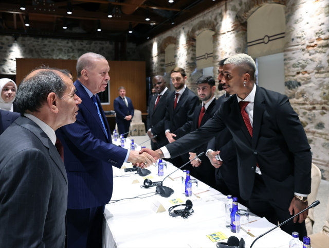Cumhurbaşkanı Erdoğan, Galatasaray futbol takımını kabul etti