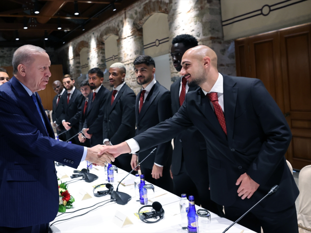 Cumhurbaşkanı Erdoğan, Galatasaray futbol takımını kabul etti