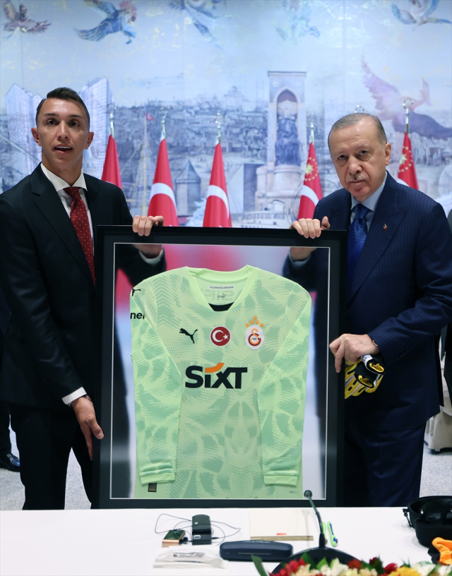 Cumhurbaşkanı Erdoğan, Galatasaray futbol takımını kabul etti