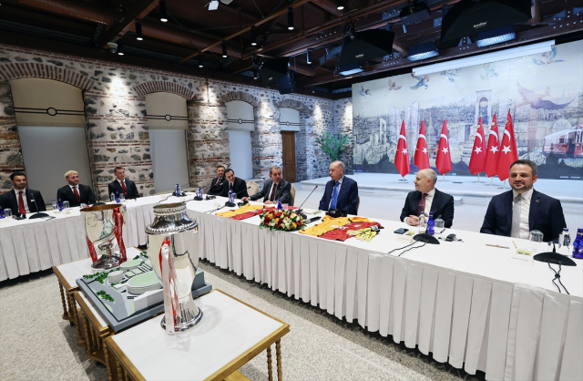 Cumhurbaşkanı Erdoğan, Galatasaray futbol takımını kabul etti