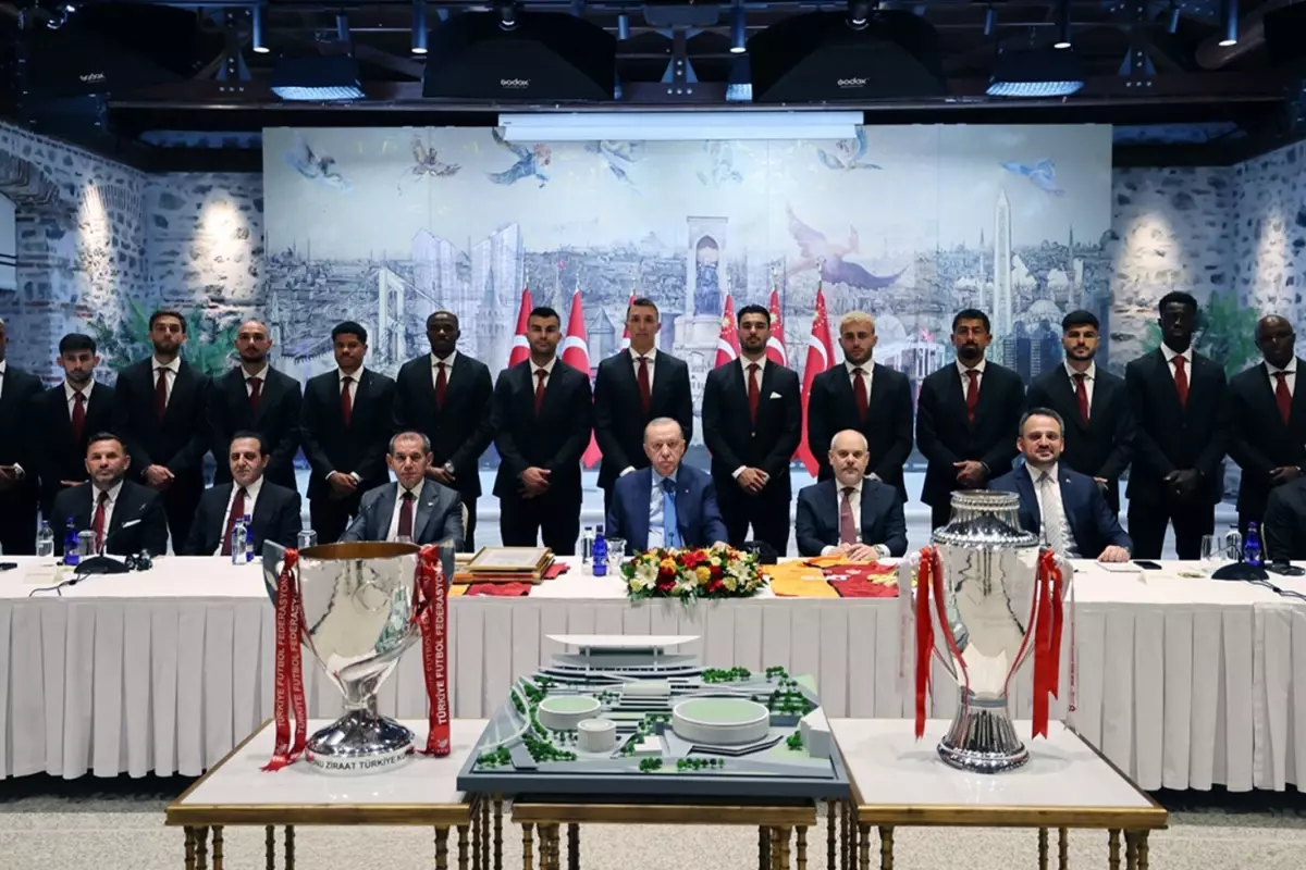 Cumhurbaşkanı Erdoğan, Galatasaray futbol takımını kabul etti