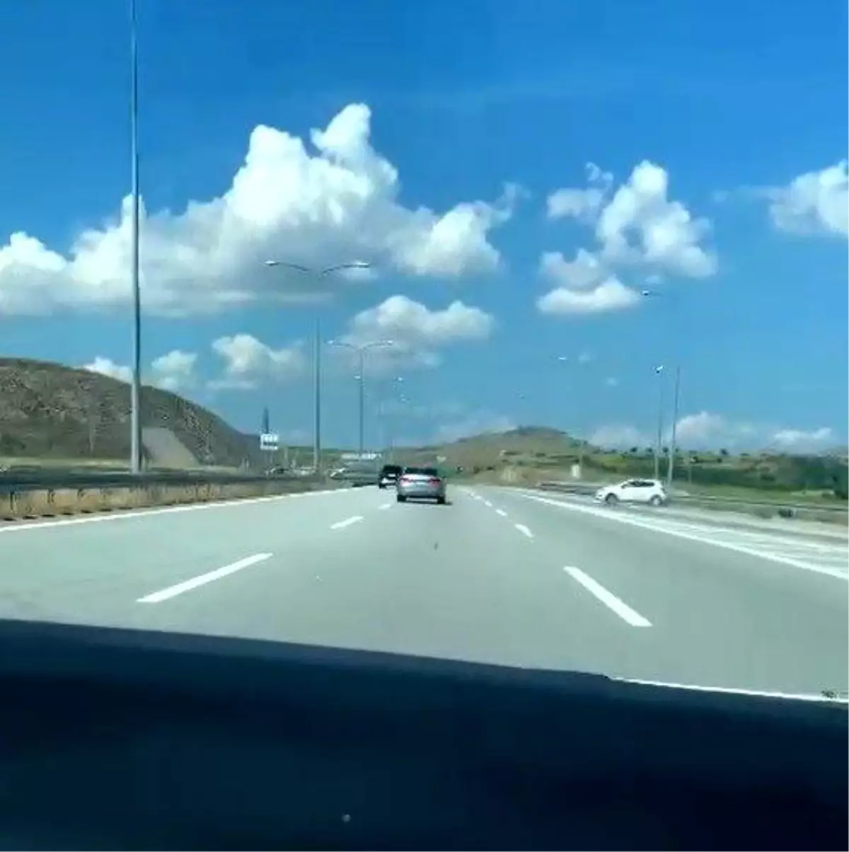 Balıkesir\'de Trafik Kazası Anı Kaydedildi