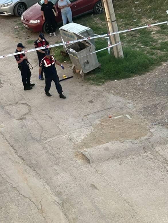 İzmir'de Silahlı Saldırı: 3 Kişi Hayatını Kaybetti, 2 Yaralı