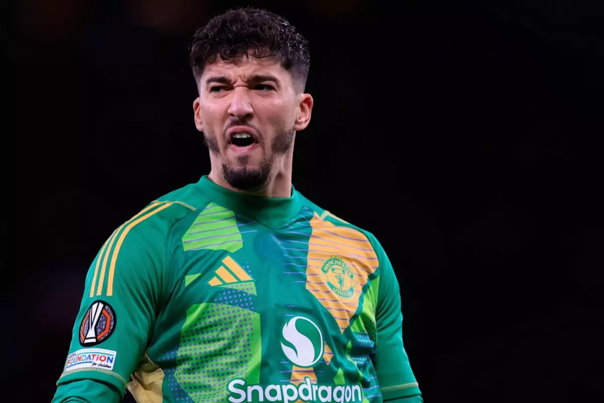 Manchester United\'da forma giyen Altay Bayındır\'a sürpriz talip
