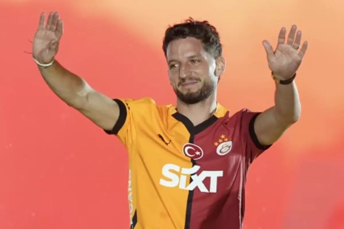 Mertens\'e sürpriz talip: Futbolu bırakma, 1 sezon bizimle oyna