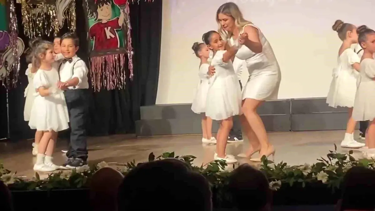Ereğli\'de Duygusal Dans Gösterisi
