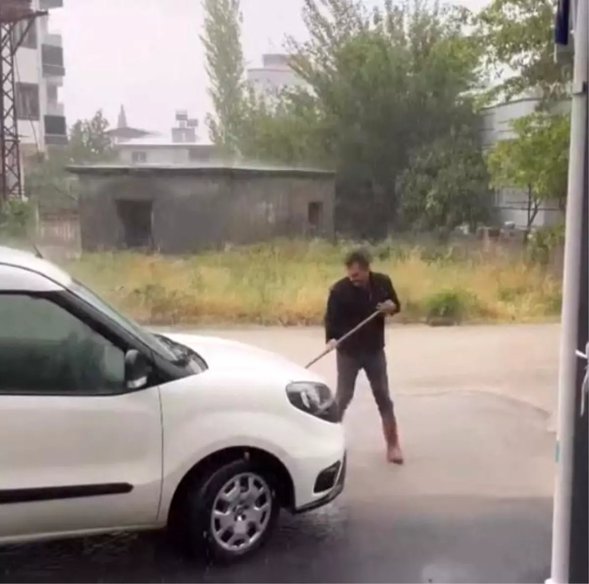 Osmaniye\'de Şiddetli Yağmur Hayatı Felç Etti