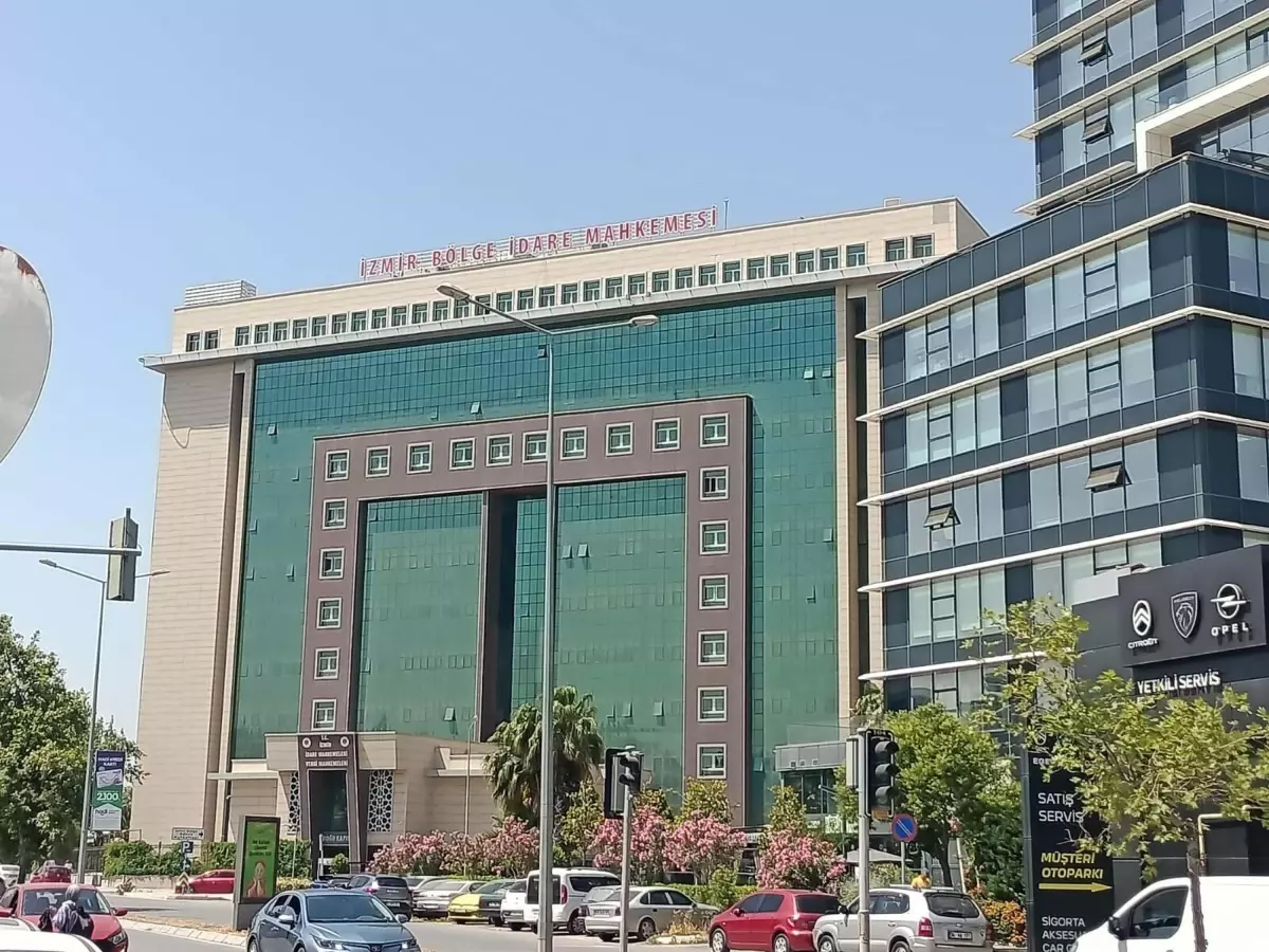 İzmir\'de Rüşvet Operasyonu: İki Gözaltı