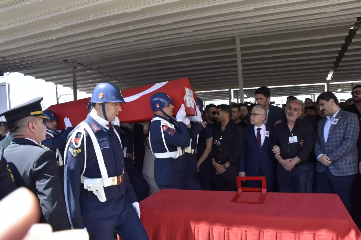 Şehit Jandarma Astsubay Kıdemli Çavuş Emre Polat Toprağa Verildi