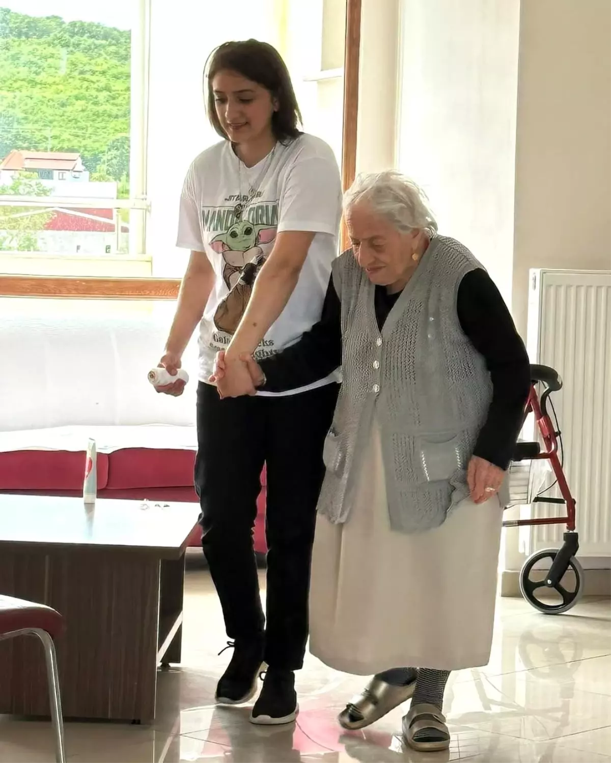 Öğrencilerden Huzurevine Anlamlı Ziyaret