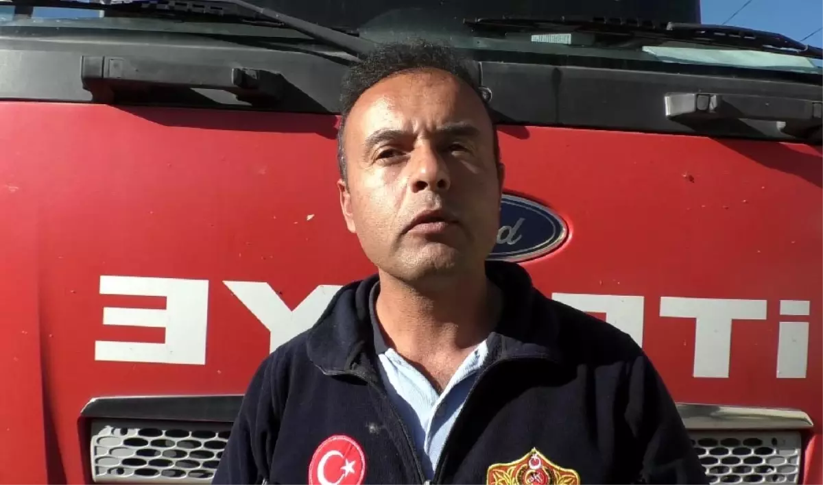 Erciş\'te Mezarlıkta Yangın Çıktı