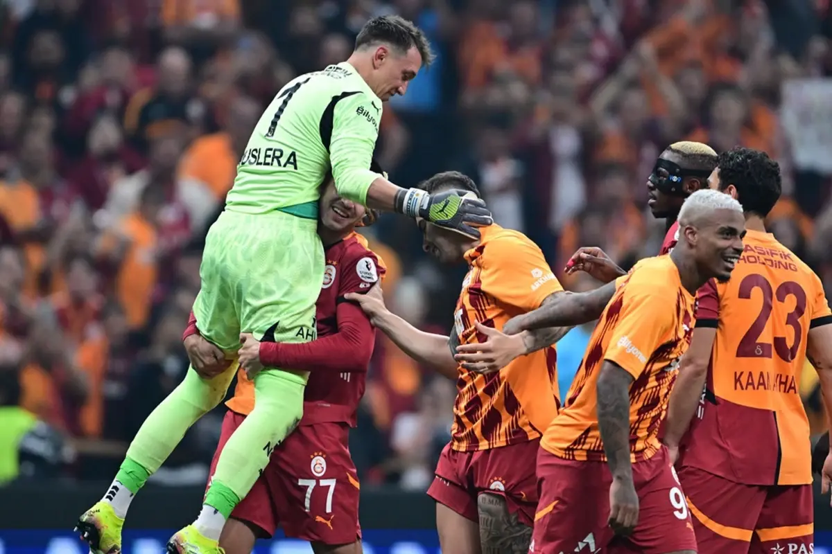 Yıldız futbolcu Galatasaray\'dan ayrılacağını açıkladı: Yarın son maçıma çıkıyorum 