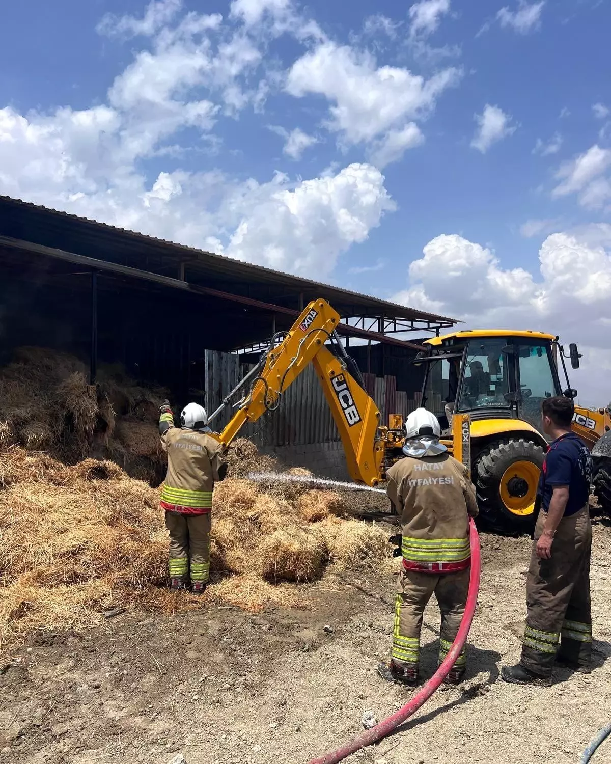 Hatay\'da Samanlık Yangını Kontrol Altına Alındı