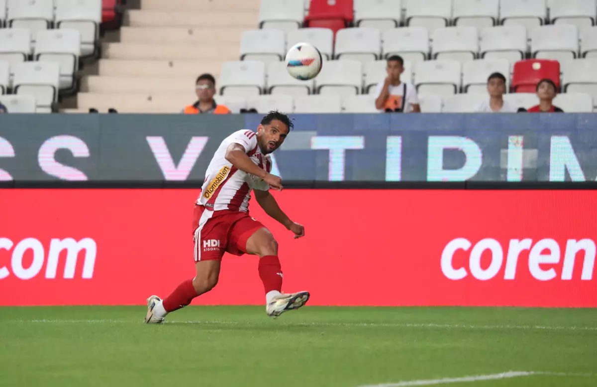 Trabzonspor, Antalyaspor\'u 2-0 Yendi