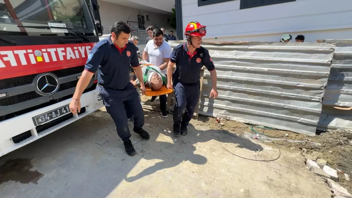 Avcılar\'da İşçi Asansör Boşluğuna Düştü