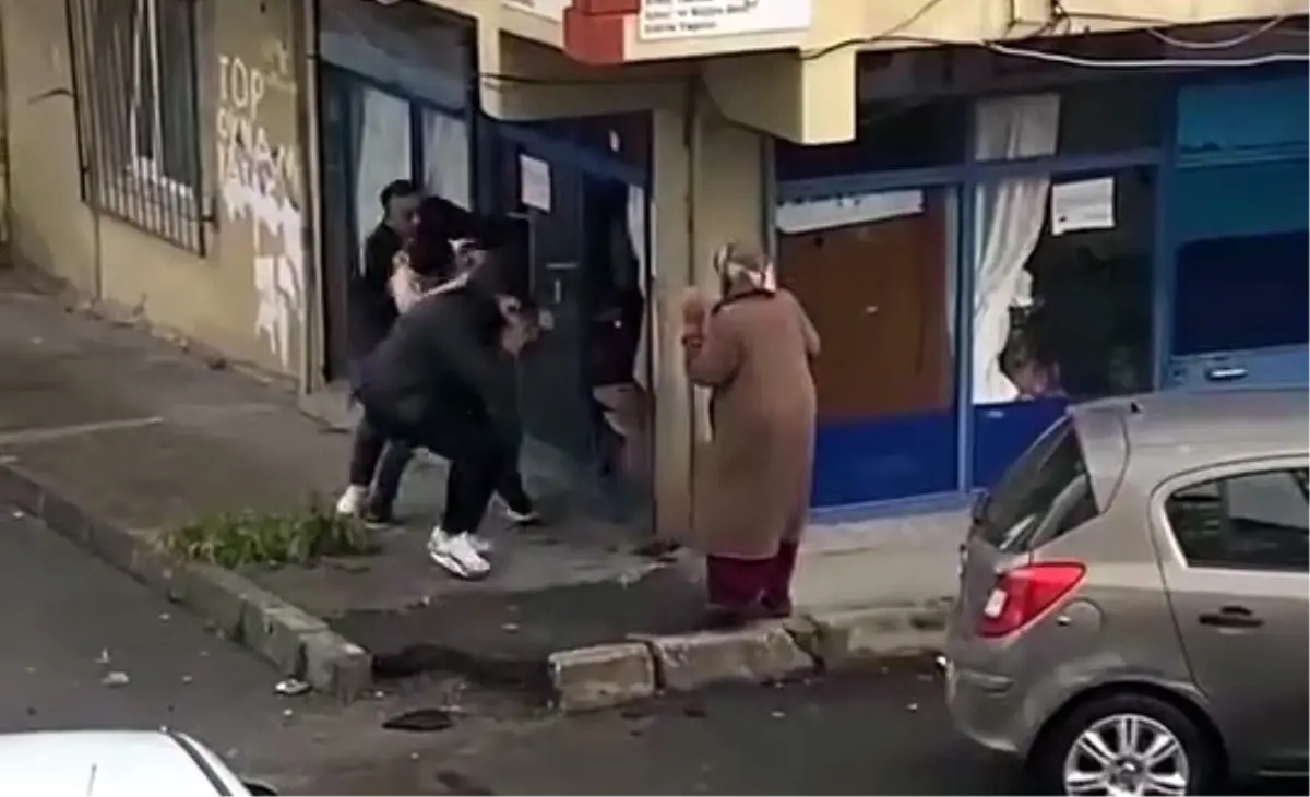 Avcılar\'da Yol Verme Kavgası