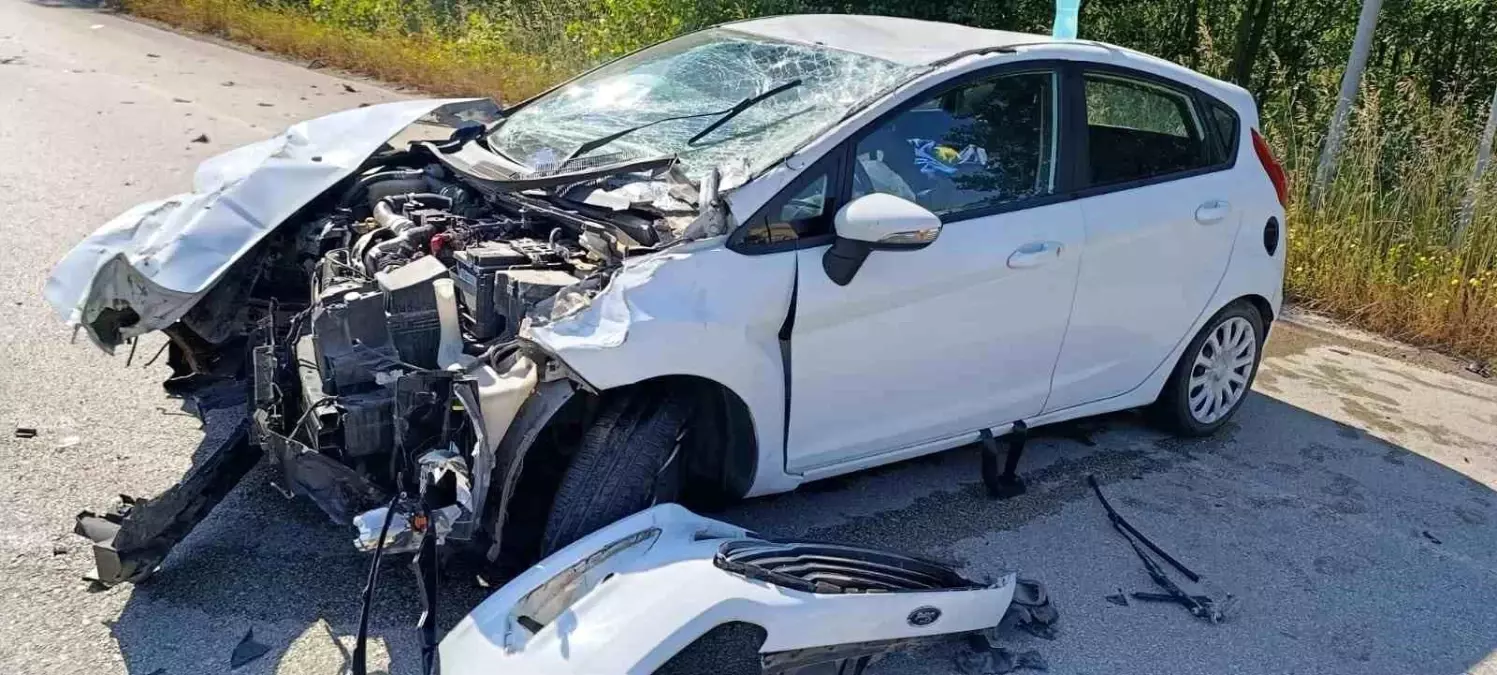 Çanakkale\'de Trafik Kazası: 2 Yaralı