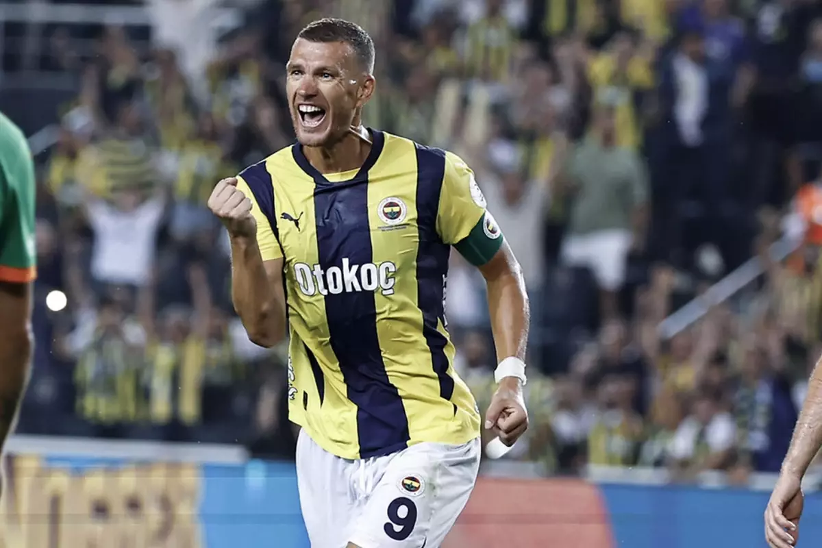 Edin Dzeko, Fenerbahçe\'ye veda etti