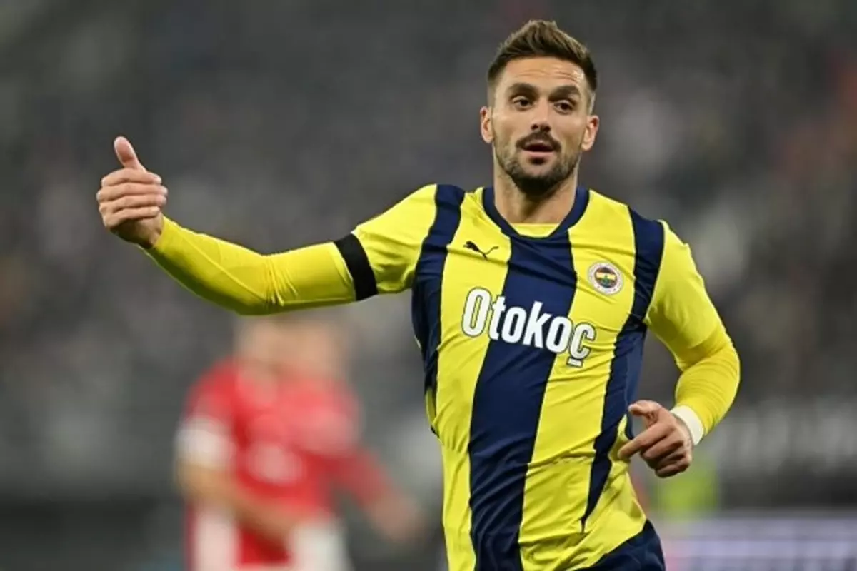 Fenerbahçe\'de Dzeko\'dan sonra bir ayrılık daha: Dusan Tadic