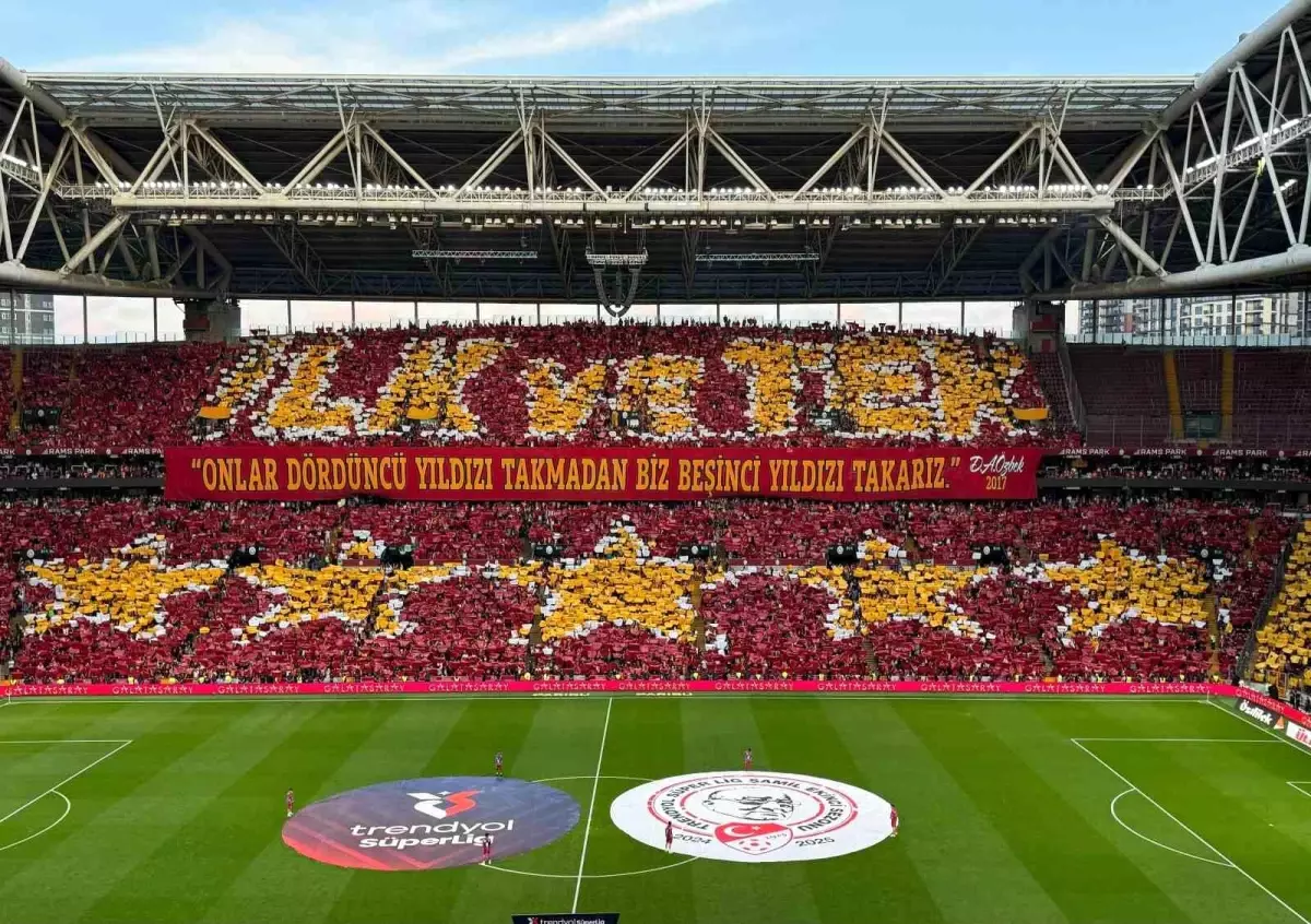 Galatasaray\'dan Şampiyonluk Koreografisi