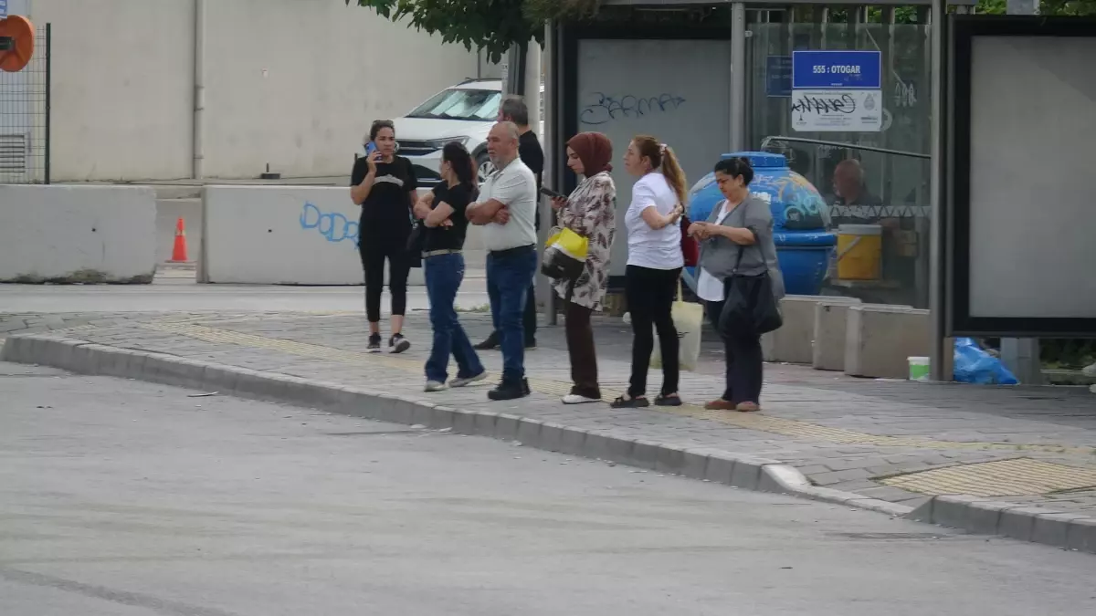 23 bin işçinin greve çıktığı İzmir\'de kaos sürüyor