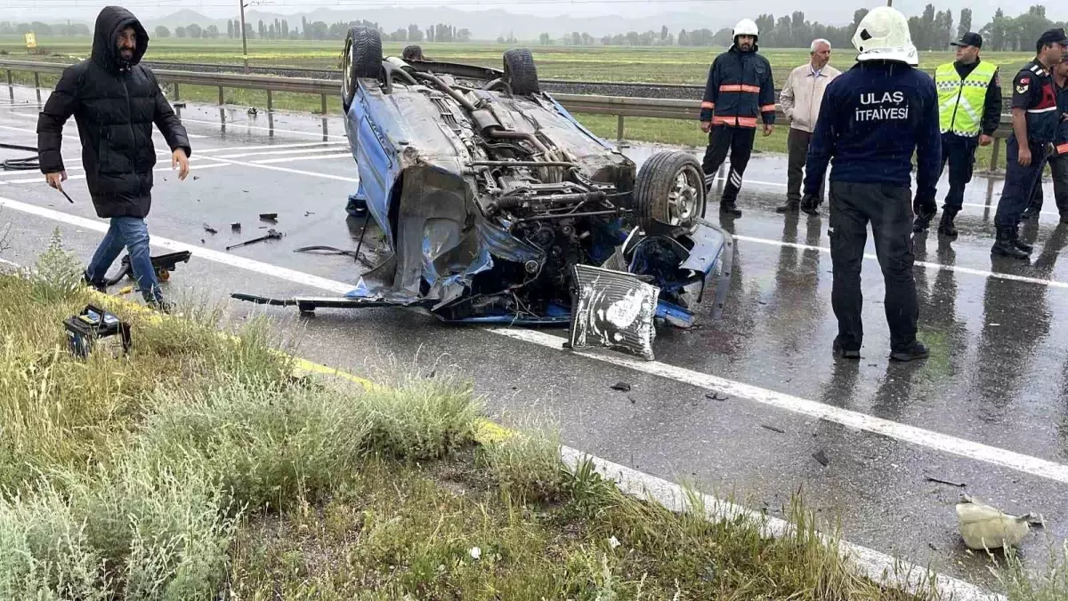 Sivas\'ta Trafik Kazası: 1 Ölü, 4 Yaralı