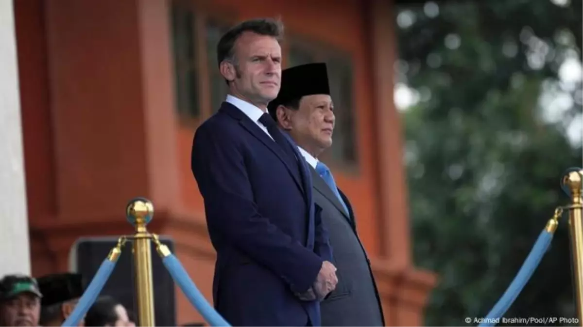 Macron, AB\'yi İsrail\'e Karşı Sert Olmaya Çağırdı