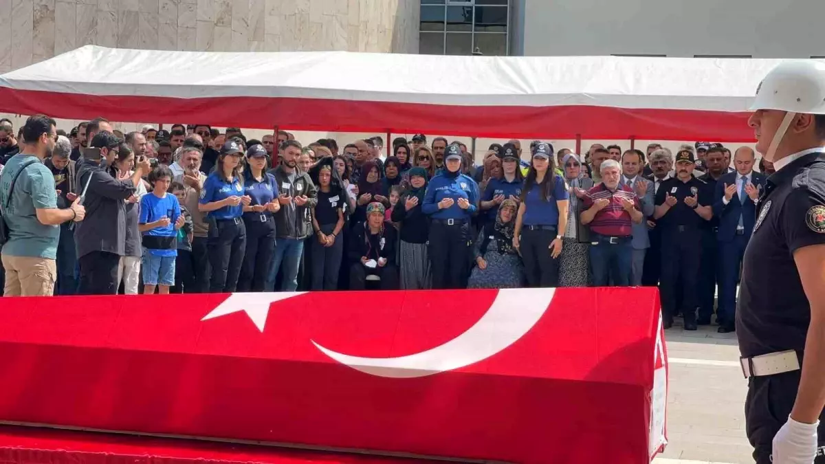 Osmaniye\'de Polis Memuru Çilo İçin Tören