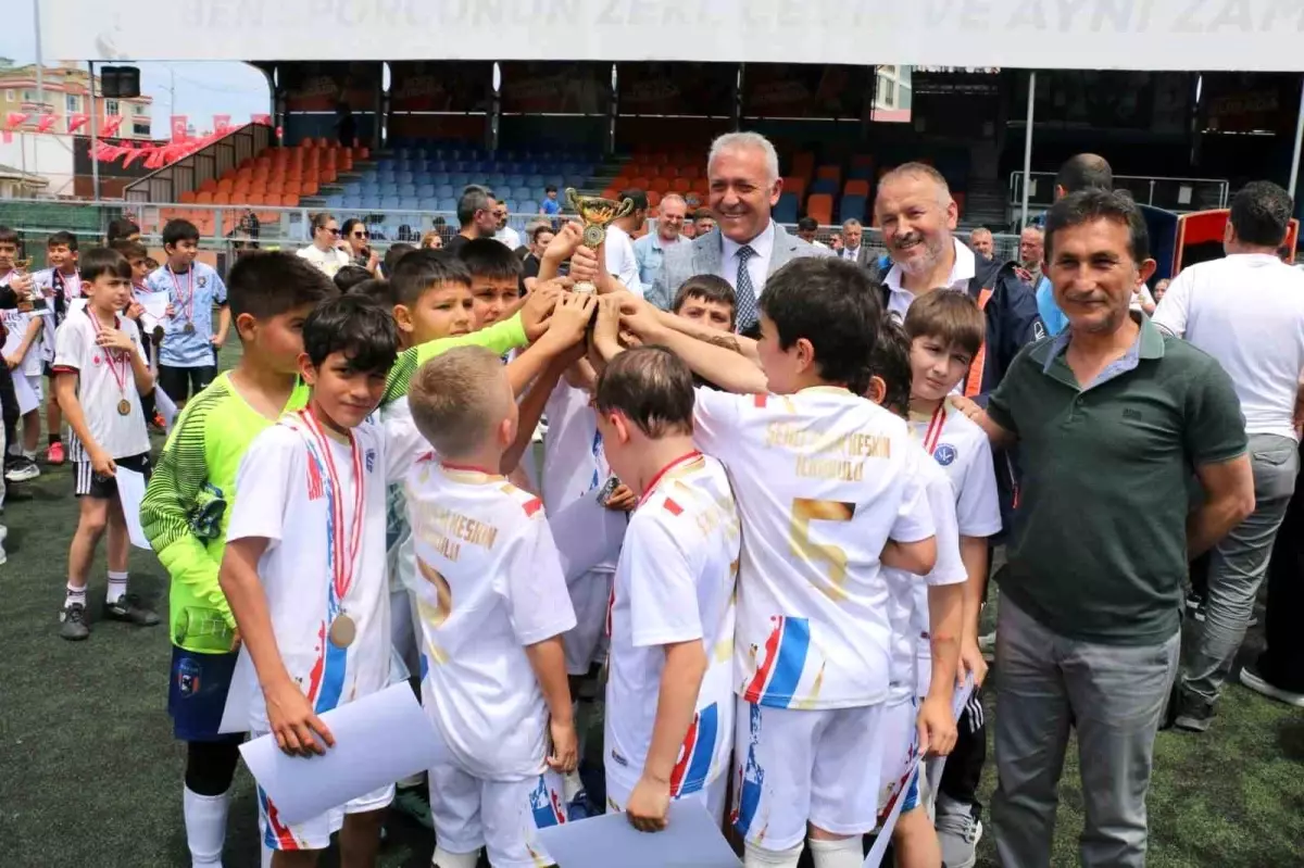 Atakum Belediyesi\'nin düzenlendiği ilkokullar arası futbol turnuvası sona erdi