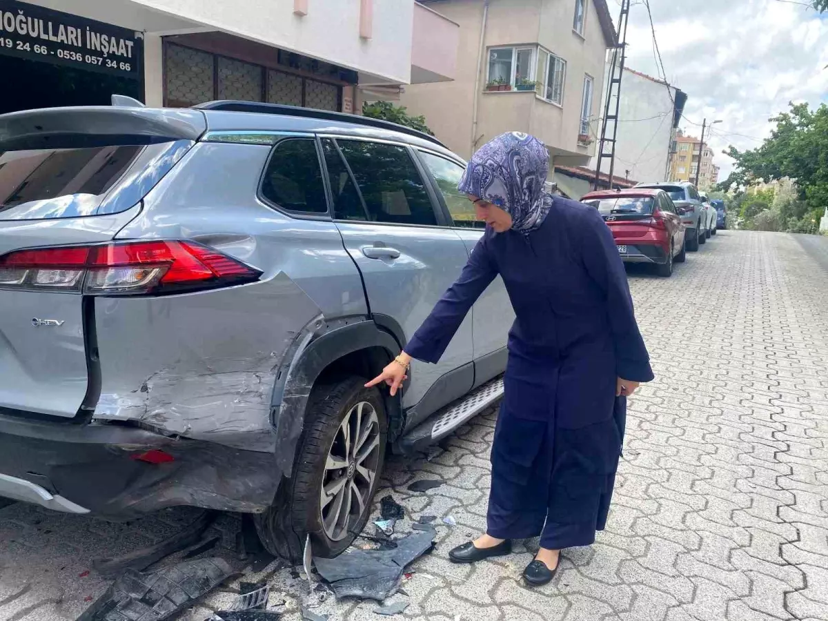Ataşehir\'de Arabalara Çarparak Kaçan Sürücü Aranıyor