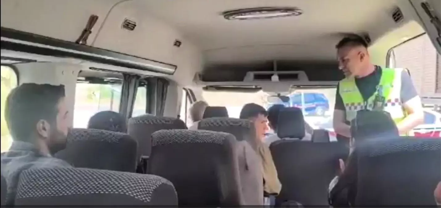 Hakkari\'de Minibüs Denetimi: Ceza Alan Sürücü