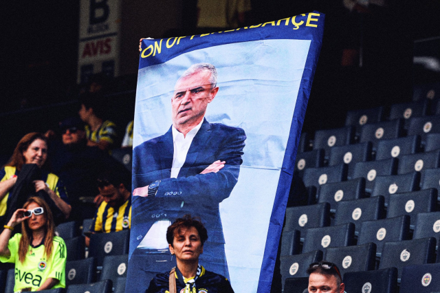 Kadıköy'de istifa sesleri! Açılan o pankart kaldırıldı Kadıköy'de istifa sesleri! Açılan o pankart kaldırıldı