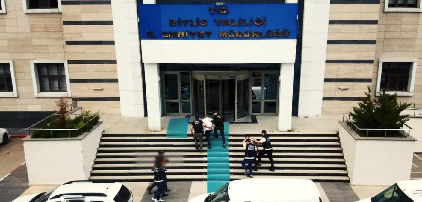 Bitlis\'te Yedek Lastikten 4 Kilo Uyuşturucu Çıktı