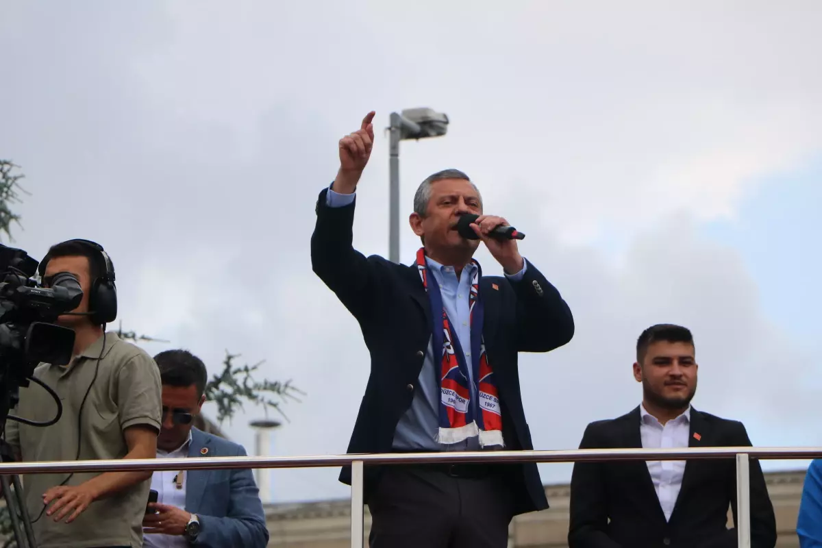 Özgür Özel: \'Bu Kötülüğe Teslim Olmayacağız\'