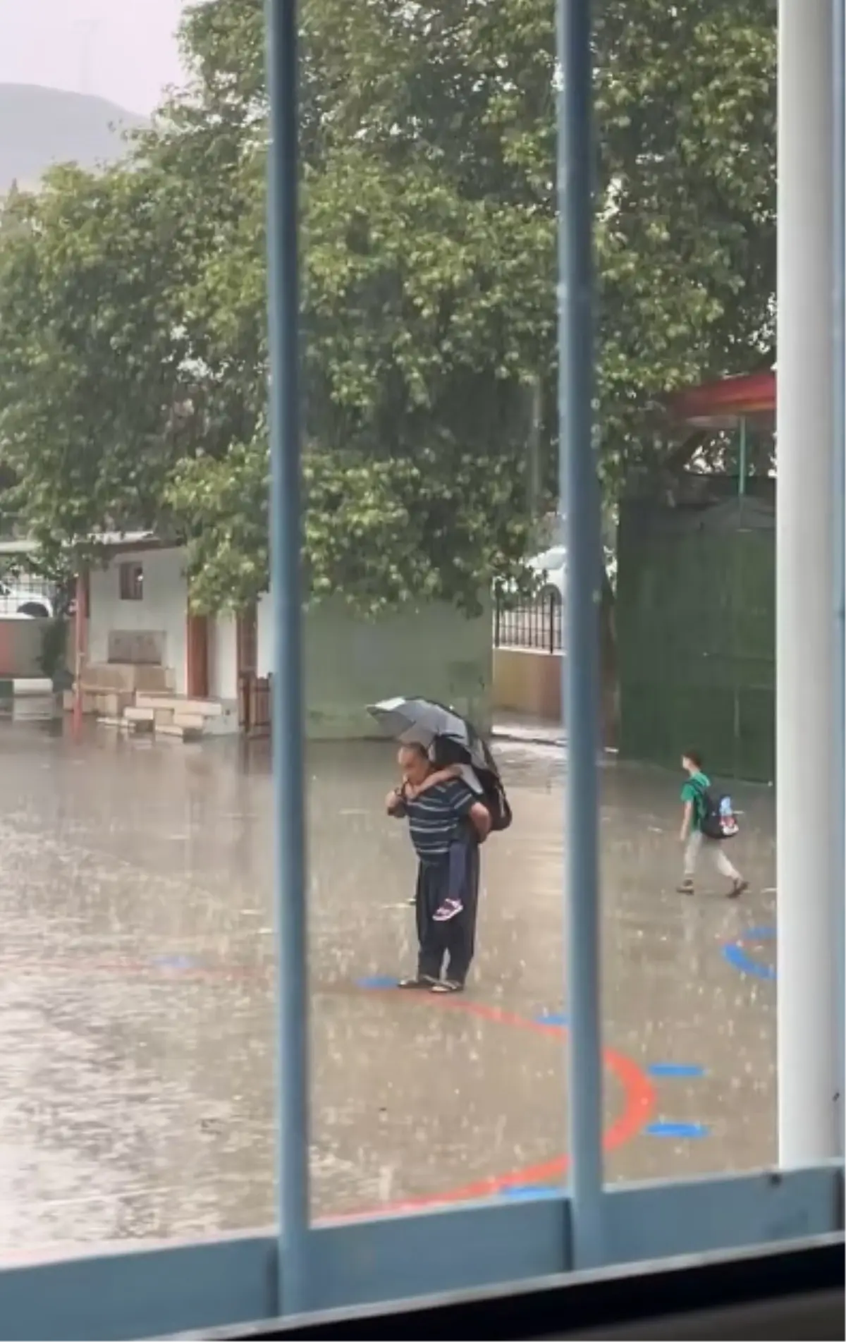 Dedenin Torunu ile İstiklal Marşı Anısı
