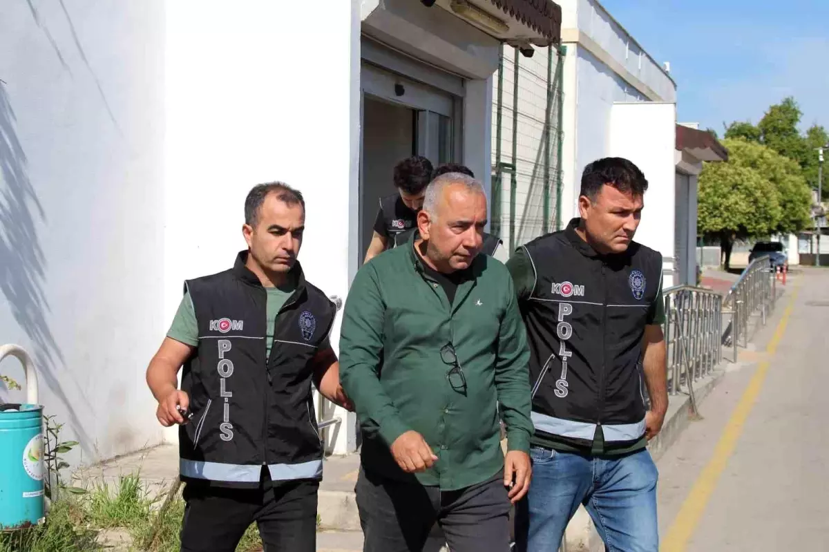 Adana\'da Belediye Başkanları Gözaltına Alındı