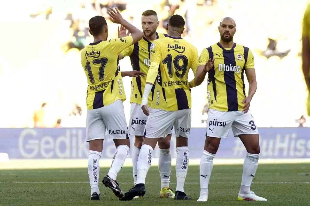 Fenerbahçe Konyaspor\'u 2-1 Geçti