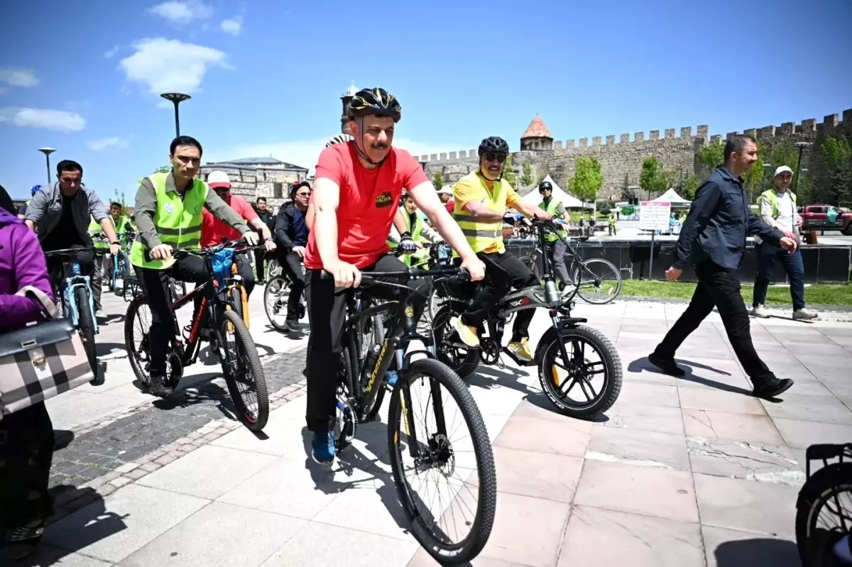 Erzurum\'da Bisiklet Turu ile Sağlık Mesajı