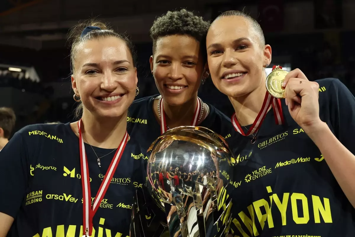 Fenerbahçe\'de 7 ayrılık üst üste açıklandı